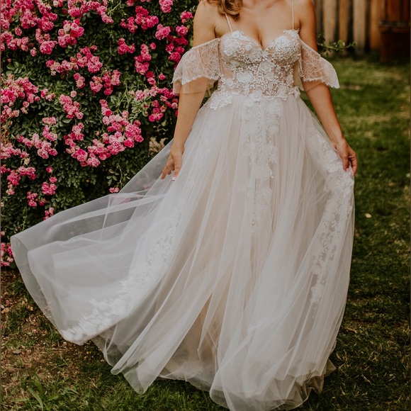 Boho Wedding Dress from Europe with Vail - Picture 1 of 16